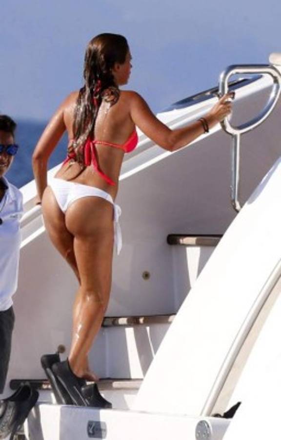 Las nuevas y explosivas imágenes de Antonella Rocuzzo en Ibiza