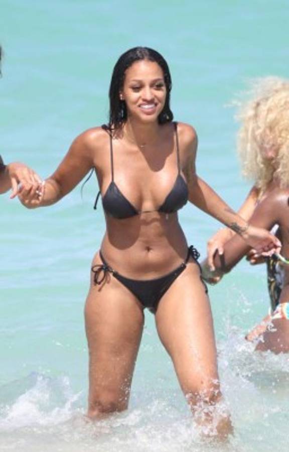 Así luce la preciosa Fanny Neguesha, expareja de Mario Balotelli