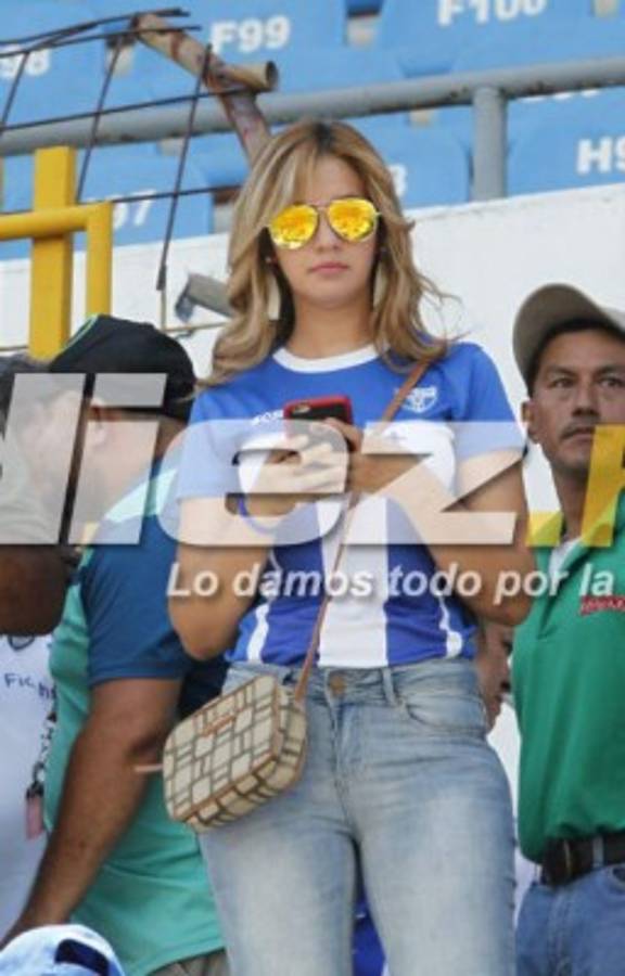 ¡HERMOSAS! Juego entre Honduras-Estados Unidos se llena de lindas chicas