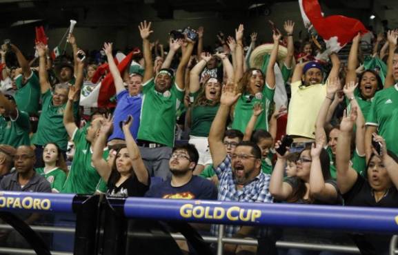SAN ANTONIO,TX - JULY 16: Mexico's fans cheer before the game against Curaco during the 2017 CONCACAF Gold Cup at Alamodome on July 16, 2017 in San Antonio,Texas. Ronald Cortes/Getty Images/AFP