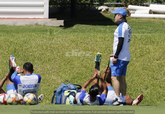 Imperdible: Las íntimas preguntas que Bolillo Gómez le hizo a cada futbolista en su primer entrenamiento con Honduras