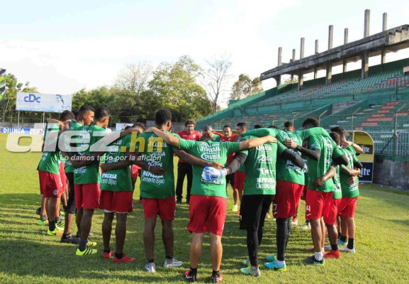 Bromas, en moto y pasillo en el entreno del Marathón previo a la Gran Final