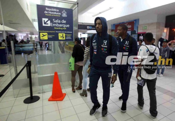 ¡Besos, abrazos y fotos! Así fue la salida de Honduras rumbo a Chile