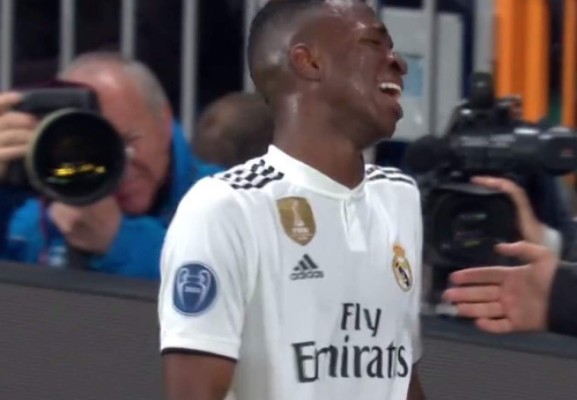 NO SE VIO EN TV: El desconsuelo de los futbolistas del Real Madrid y el jugador del Barcelona en el Bernabéu