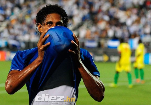 27 celebraciones inolvidables de Carlo Costly en su carrera