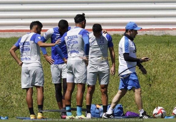 Imperdible: Las íntimas preguntas que Bolillo Gómez le hizo a cada futbolista en su primer entrenamiento con Honduras