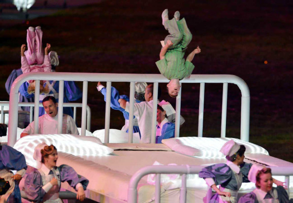 Gran ambiente inauguración de los Juegos Londres 2012.