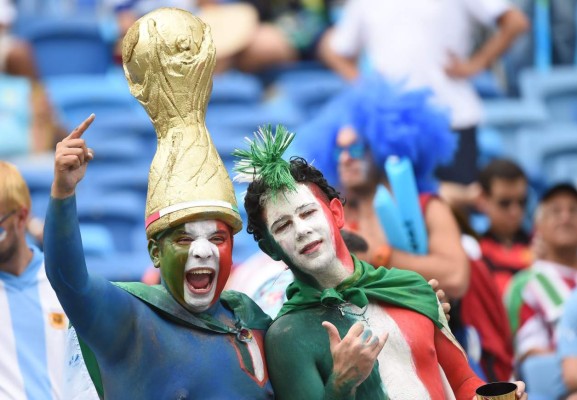 Gran ambiente en el duelo Italia vs Uruguay