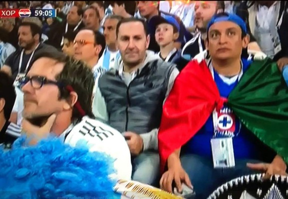 ¡Imperdibles memes! Un hincha de Cruz Azul, el 'gato negro' en la derrota de Argentina