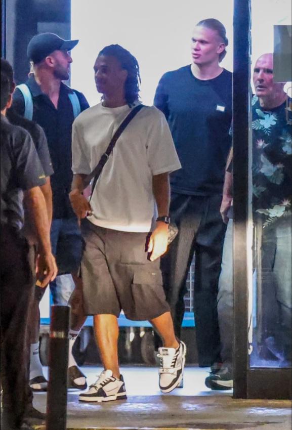 La salvaje fiesta de “Champions” del City en Ibiza: Grealish con los pantalones abajo, invitado especial y Haaland fumando