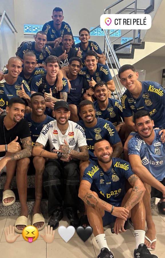 Neymar revoluciona Brasil: llegó en helicóptero, su problema en la firma y ¿por qué tiene el dorsal 11 y 10 en la camiseta de Santos?