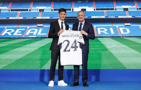 OFICIAL: Real Madrid presentó a Arda Güler: el dorsal que “robó”, lo que dijo de Barcelona y el enorme gesto con su mamá
