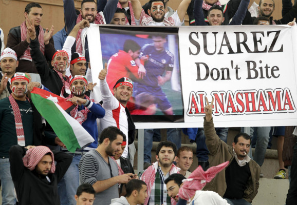 Uruguay golea a Jordania 5-0.