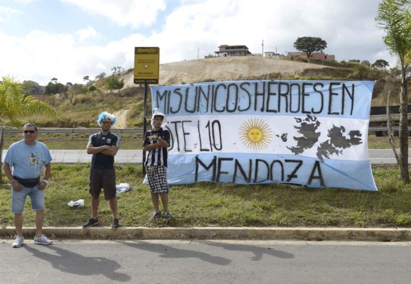 ambiente y color en brasil a un día del comienzo del mundial