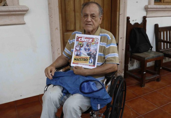 Técnico y ser humano ejemplar: Las 20 fotografías imborrables de 'Chelato' Uclés en su paso por el fútbol