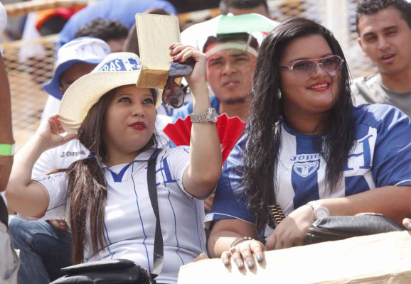 Ambientazo previo al juego entre Honduras vrs Costa Rica