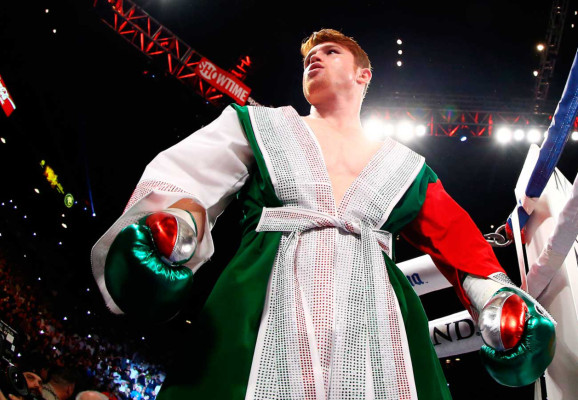 Floyd Mayweather gana con contudencia a Saul 'Canelo' Álvarez