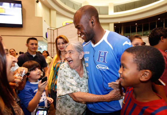 Fotos de aficionados con David Suazo.