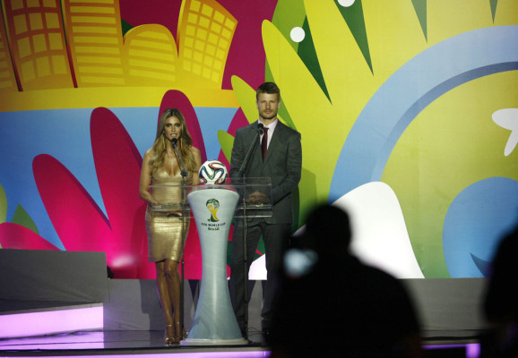 Brasil empezó ganando el Mundial con la presentadora Fernanda Lima.