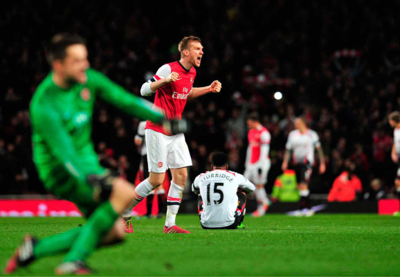Arsenal vencio 2-1 a Liverpool y clasificó a cuartos de final de la Copa FA.