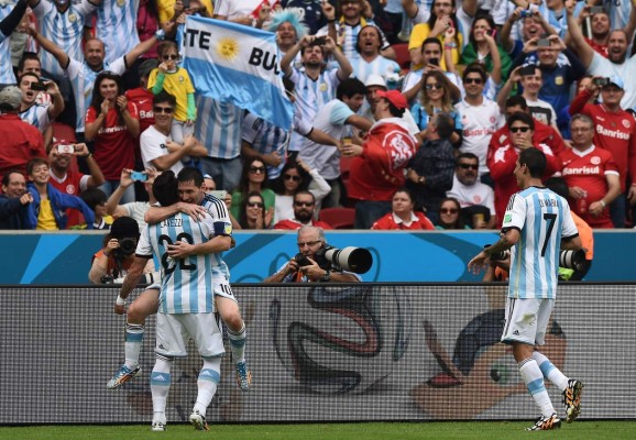 Argentina venció a Nigeria por 3 a 2 con dos goles de Lionel Messi