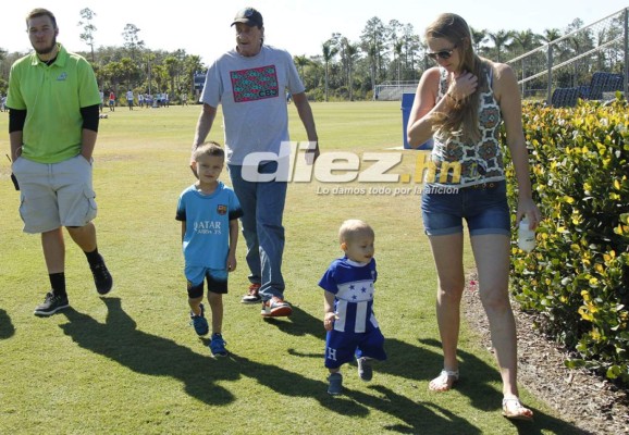 Un 'gringuito' y aficionados acaparan miradas en entreno de Honduras