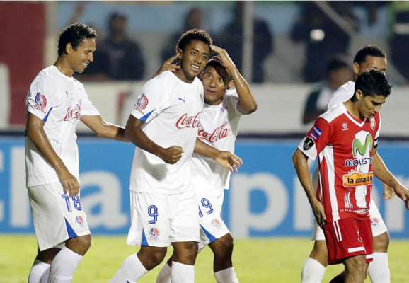 'Choco' Lozano mantiene vivas las esperanzas del Olimpia
