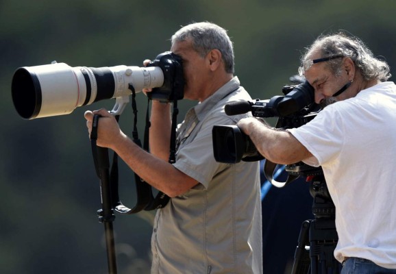 ambiente y color en brasil a un día del comienzo del mundial