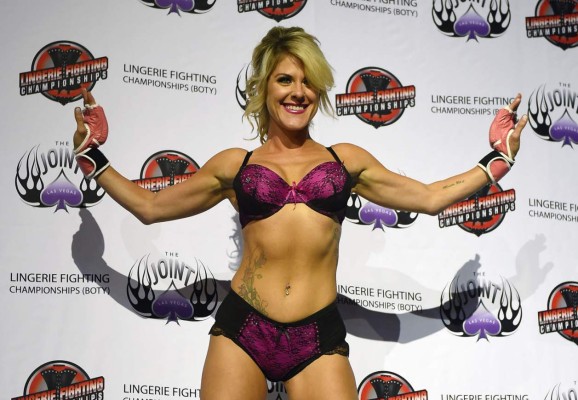 En lencería fina: Así de atrevidas son las peleas en la Lingerie FC