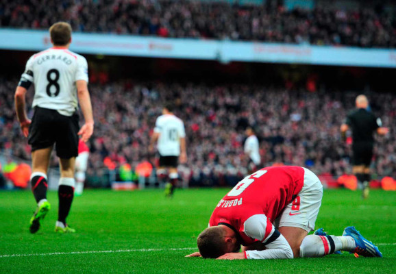 Arsenal vencio 2-1 a Liverpool y clasificó a cuartos de final de la Copa FA.