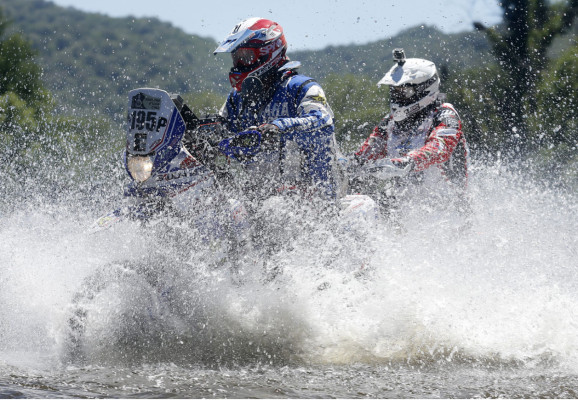 El Rally Dakar 2014 más extenso y exigente que los anteriores .