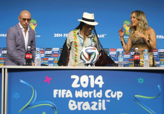 ambiente y color en brasil a un día del comienzo del mundial