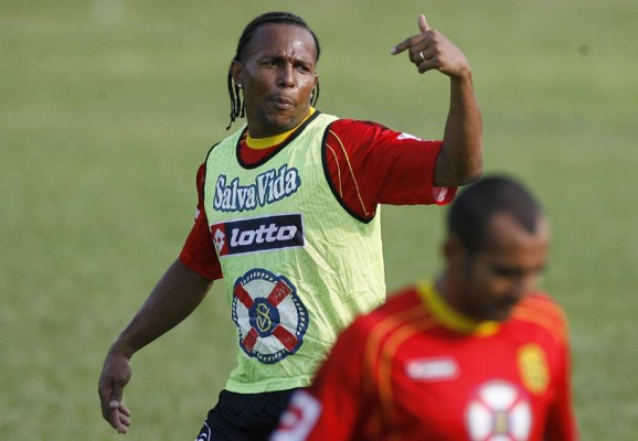 Los looks de Carlos Pavón durante su carrera