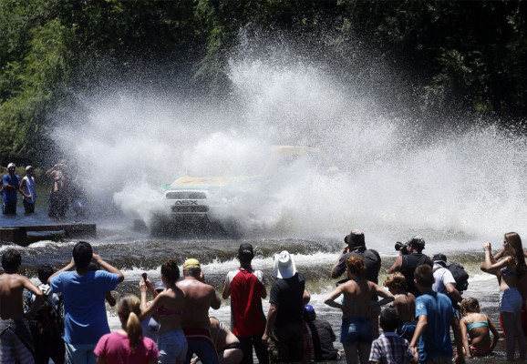 El Rally Dakar 2014 más extenso y exigente que los anteriores .
