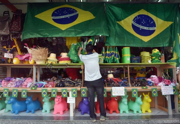 ambiente y color en brasil a un día del comienzo del mundial