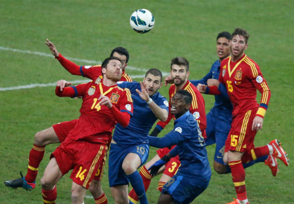 España se baja a Francia y es líder.