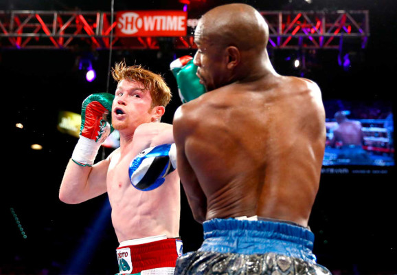Floyd Mayweather gana con contudencia a Saul 'Canelo' Álvarez