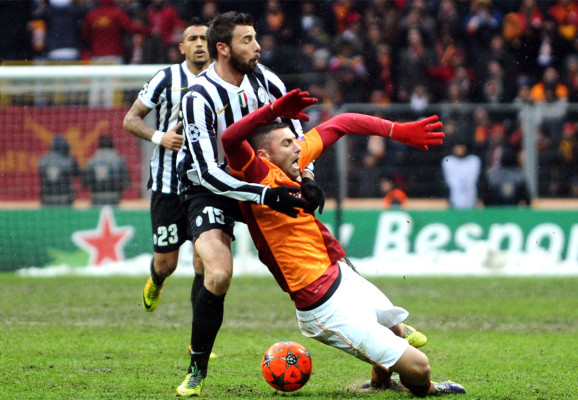 Galatasaray venció a Juventus y clasificó a octavos de la Champions.