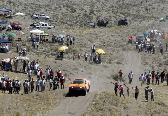 El Rally Dakar 2014 más extenso y exigente que los anteriores .