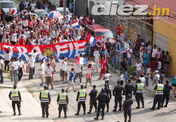 Imágenes del clásico Marathon vs Olimpia.