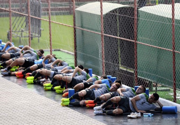 ambiente y color en brasil a un día del comienzo del mundial