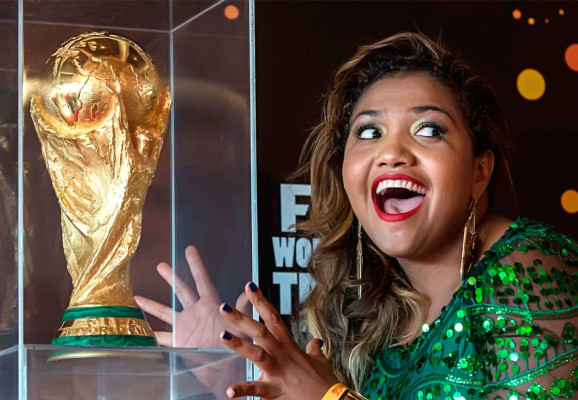 El trofeo la FIFA comenzó su gira en Brasil.