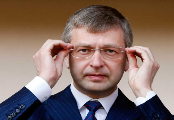 Los grandes magnates del fútbol .