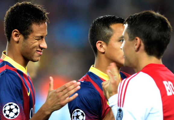 Barcelona golea al Ajax con triplete de Lionel Messi.