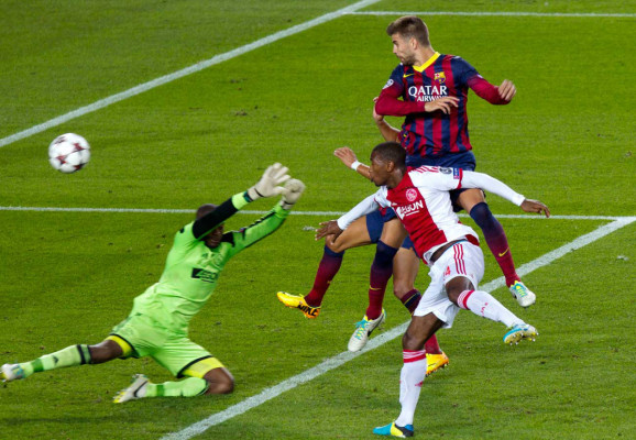 Barcelona golea al Ajax con triplete de Lionel Messi.