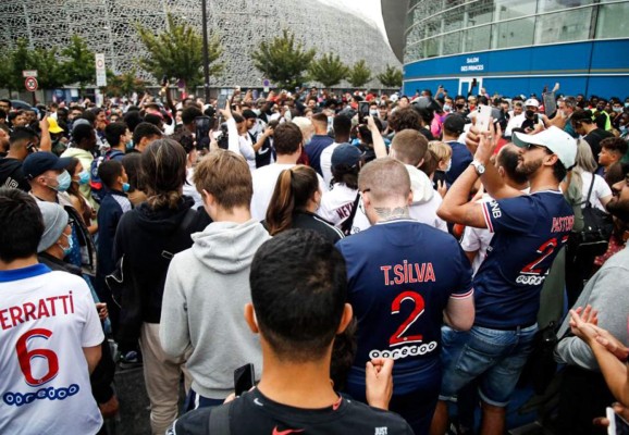 ¿Hoy llega Messi? Lo que está provocando el argentino en París por su eventual fichaje con el PSG