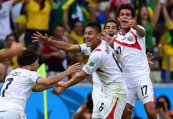 Futbolistas que marcaron la historia de Costa Rica en los Mundiales