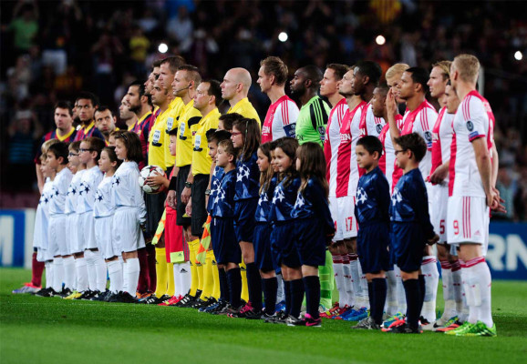 Barcelona golea al Ajax con triplete de Lionel Messi.