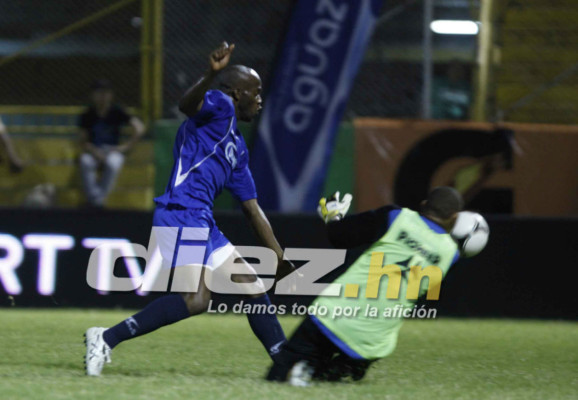 'El Rey' David se retiró del fútbol en un partido en el Morazán.