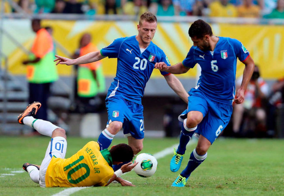 Brasil vs Italia por Copa Confederaciones.